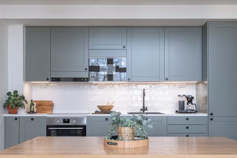 Superior Apartment, Park View, Beachfront | Private kitchen | Full-size fridge, microwave, oven, stovetop