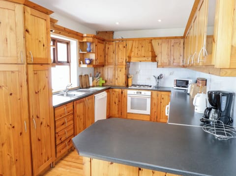 Dishwasher, cookware/dishes/utensils