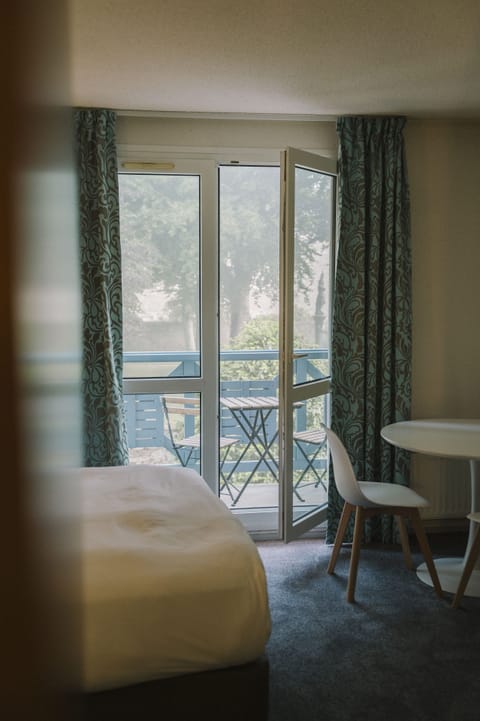 In-room safe, soundproofing, free WiFi