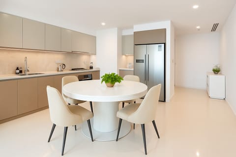 Luxury Apartment, Beach View | Private kitchen