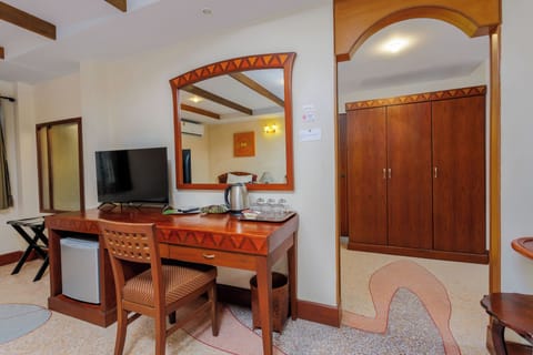 Family Room | In-room safe, individually decorated, desk, blackout drapes