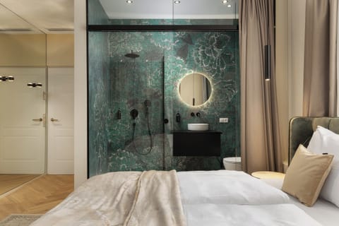 Comfort Double Room | Free WiFi, bed sheets