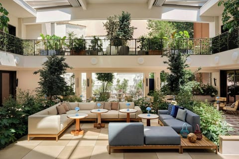 3 bars/lounges, lobby lounge, rooftop bar