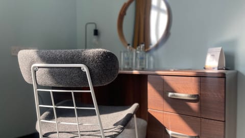 Classic Double Room, Annex Building | Desk, laptop workspace, iron/ironing board, free WiFi