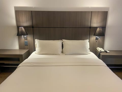 Premium Room | Minibar, in-room safe, desk, free WiFi