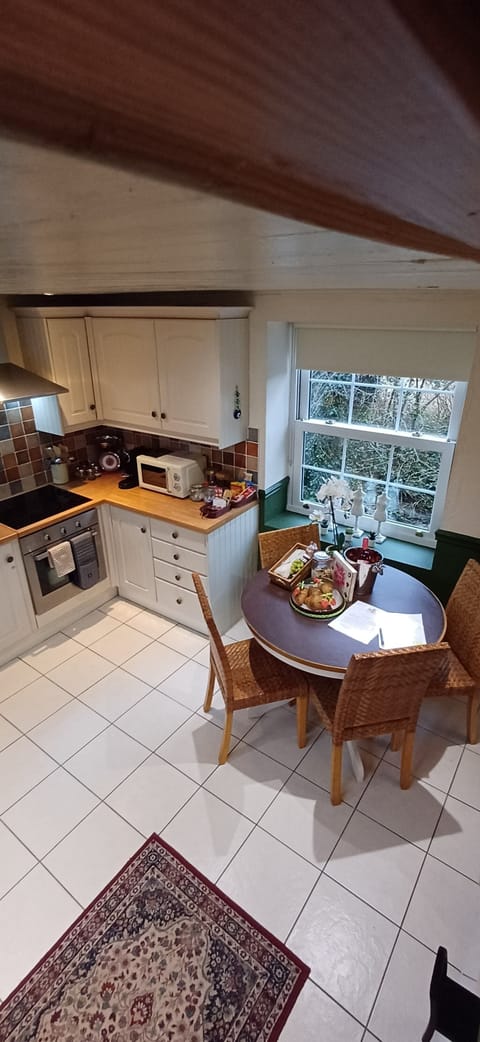 Cottage, 2 Bedrooms | Private kitchen | Espresso maker, coffee/tea maker, electric kettle