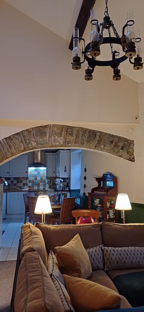 Cottage, 2 Bedrooms | Living area | 38-inch Smart TV with digital channels