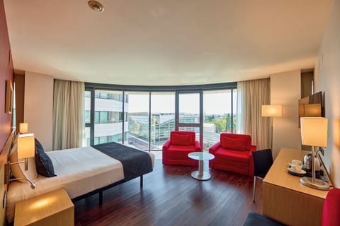 Panoramic Room, 1 King Bed, City View | Minibar, in-room safe, desk, laptop workspace