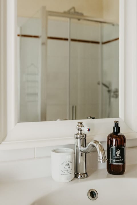 Duplex, 1 Bedroom (with Spiral Staircase) | Bathroom | Shower, hair dryer, bidet, towels