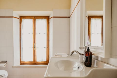 Duplex, 1 Bedroom (with Spiral Staircase) | Bathroom | Shower, hair dryer, bidet, towels