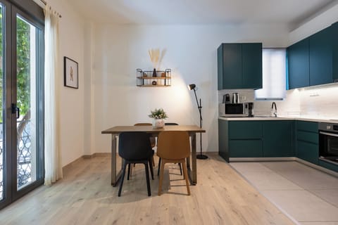 Apartment, 2 Bedrooms, Kitchen, City View | Dining room