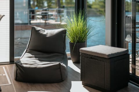 Mobile Home | Living room