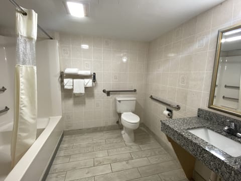 Standard Room, 1 King Bed, Accessible (Smoke Free) | Bathroom | Combined shower/tub, hair dryer, towels