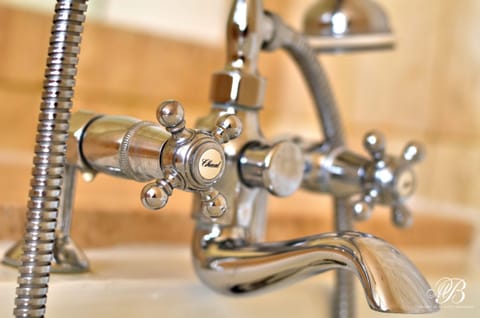 Standard Double Room, Non Smoking, Lake View | Bathroom