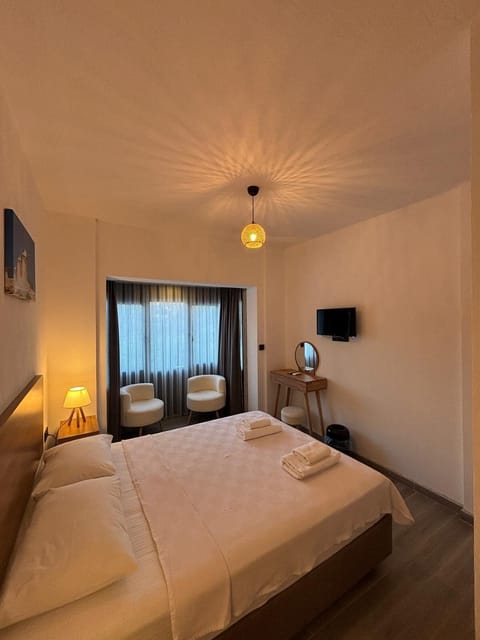 Deluxe Double Room, Garden View | Free minibar, individually decorated, blackout drapes, free WiFi
