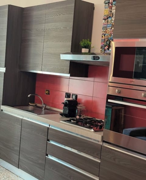 Apartment, Air conditioning, City View | In-room dining