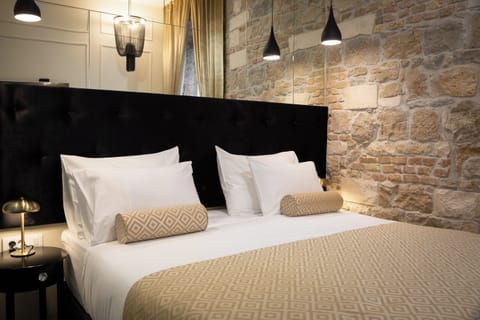 Luxury Room 2 | In-room safe, desk, laptop workspace, soundproofing