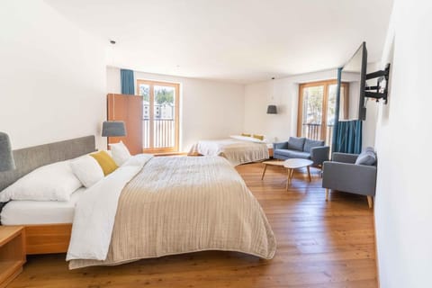 Family Quadruple Room | Minibar, in-room safe, blackout drapes, soundproofing