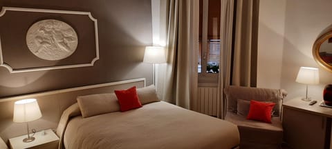 Triple Room | In-room safe, desk, blackout drapes, free WiFi