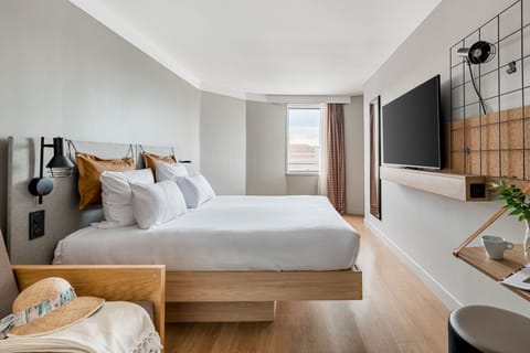 Premium bedding, laptop workspace, free WiFi, bed sheets