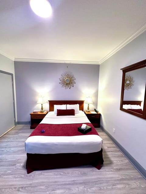 One Queen Bed, Accessible | In-room safe, iron/ironing board, rollaway beds, free WiFi