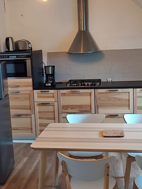 Economy Apartment, Garden Area | Private kitchen | Full-size fridge, microwave, oven, stovetop