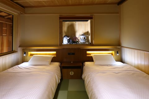 Deluxe Japanese-Style Room with Open-Air Bath  | Minibar, in-room safe, individually decorated, individually furnished