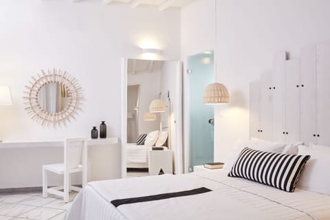 Junior Studio Suite | In-room safe, soundproofing, free WiFi, bed sheets