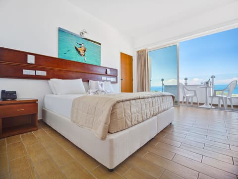 Suite, Sea View | Blackout drapes, soundproofing, rollaway beds, free WiFi