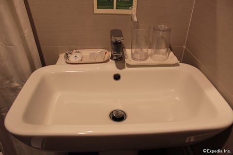 Bathroom sink