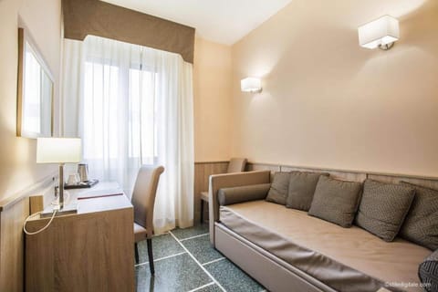 Minibar, blackout drapes, free WiFi, bed sheets