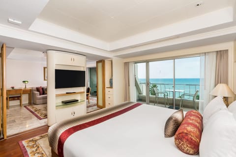 One Bedroom Royal Wing Suite | 1 bedroom, premium bedding, in-room safe, desk