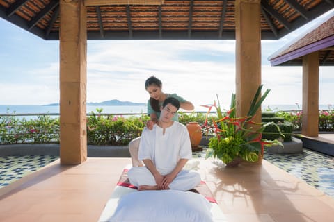 Couples treatment rooms, sauna, steam room, body treatments