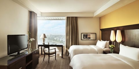 Executive Suite | Down comforters, minibar, in-room safe, desk