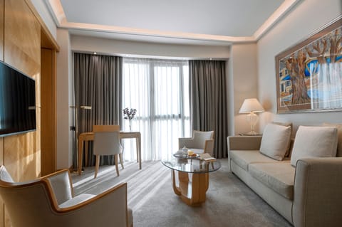 Executive Junior Suite | Premium bedding, minibar, in-room safe, desk