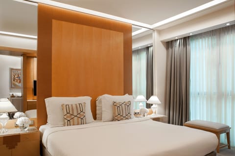 Executive Junior Suite | Premium bedding, minibar, in-room safe, desk