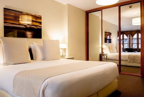 Double Room | 1 bedroom, minibar, in-room safe, desk