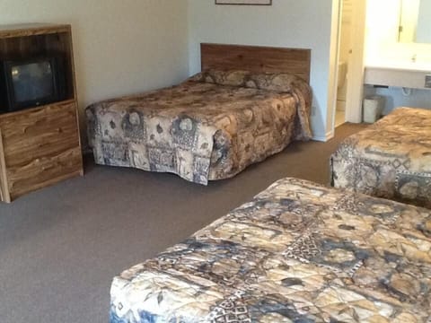 Deluxe Double Room, Multiple Beds | Blackout drapes, free WiFi, bed sheets