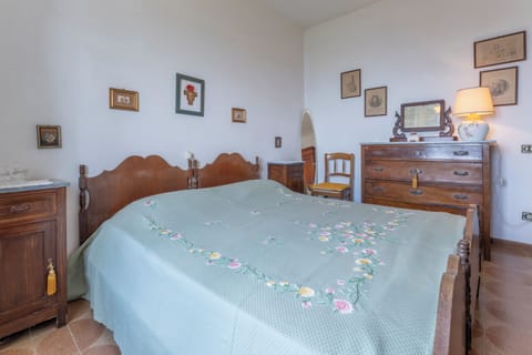 House, Patio, Courtyard View | 3 bedrooms, iron/ironing board, free WiFi