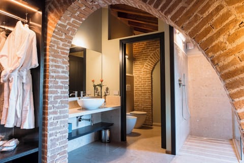 Junior Suite, Park View | In-room safe, desk, blackout drapes, soundproofing