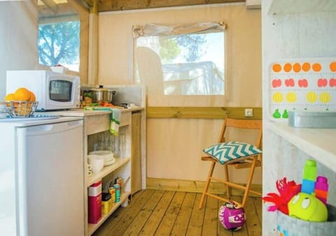 Classic Tent, 2 Bedrooms | Private kitchen