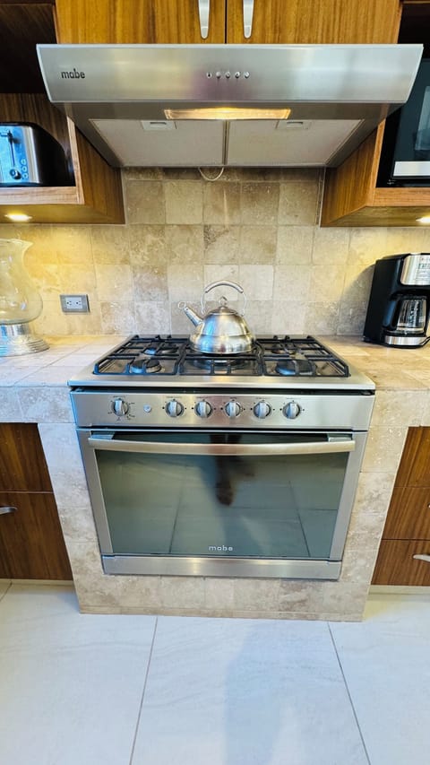 House, 1 Bedroom, Smoking, Balcony | Private kitchen