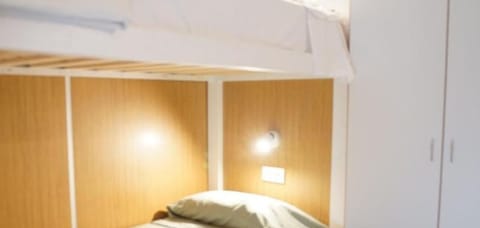 Basic Shared Dormitory | Iron/ironing board, free WiFi