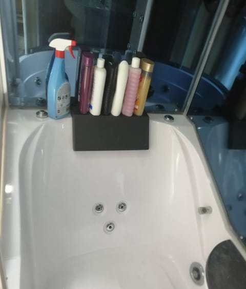 Shared Dormitory, 3 Bedrooms | Bathroom