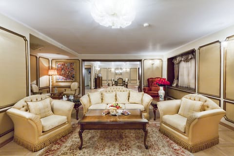 Presidential Suite | Living room | LCD TV