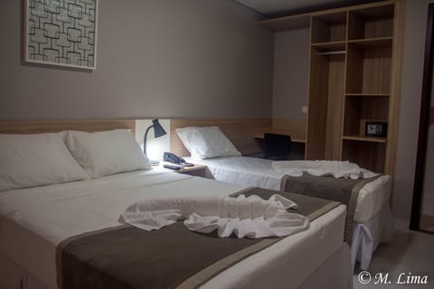 Triple Room | Minibar, in-room safe, desk, free WiFi