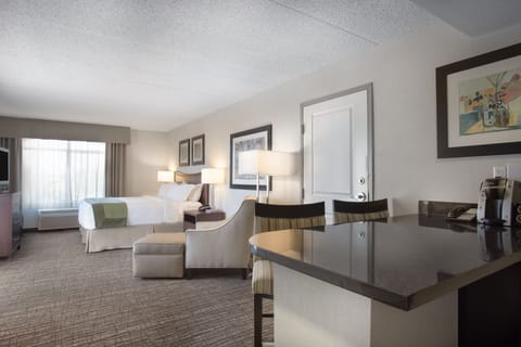 Suite, 1 King Bed (Additional Living Dining Area) | Premium bedding, pillowtop beds, in-room safe, desk