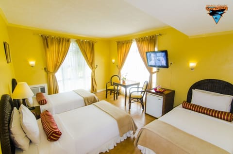 Family Triple Room | In-room safe, desk, rollaway beds, free WiFi