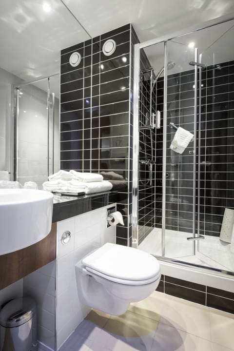 Standard Room | Bathroom | Shower, hair dryer, towels, soap