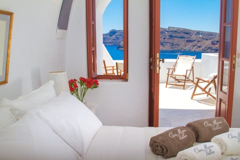 Honeymoon Suite, Hot Tub, Sea View (Cave) | 1 bedroom, in-room safe, free WiFi, bed sheets